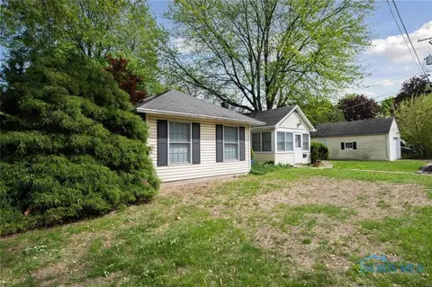 2559 Oak Grove Pl, Toledo, OH 43613