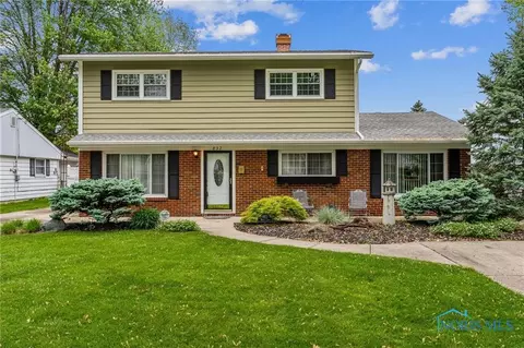 832 Maple Ln, Waterville, OH 43566