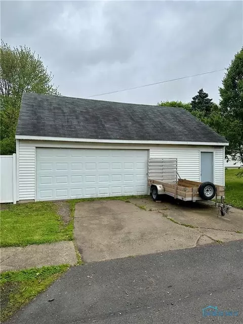202 E Montford Ave, Ada, OH 45810 photo 4