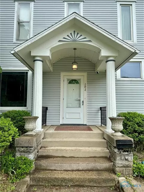 202 E Montford Ave, Ada, OH 45810 photo 2