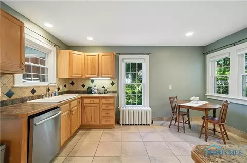 Kitchen - 232 E Wayne St, Maumee, OH 43537 photo 1 of 4
