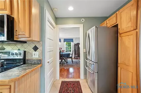Entry Way - 232 E Wayne St, Maumee, OH 43537 photo 5 of 6