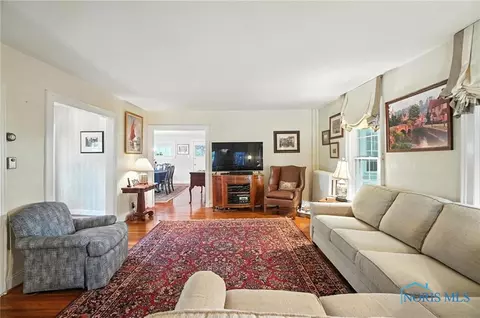 Living - 232 E Wayne St, Maumee, OH 43537 photo 4 of 5