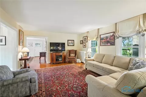Living - 232 E Wayne St, Maumee, OH 43537 photo 3 of 5
