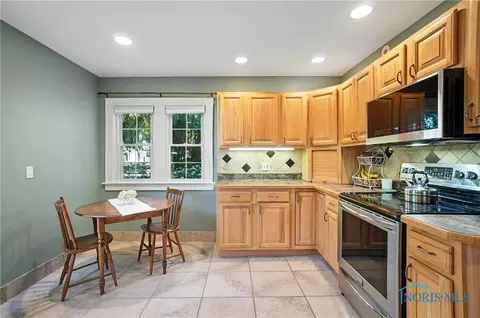 Kitchen - 232 E Wayne St, Maumee, OH 43537 photo 3 of 4