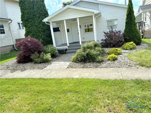 1206 White Ave, Fremont, OH 43420