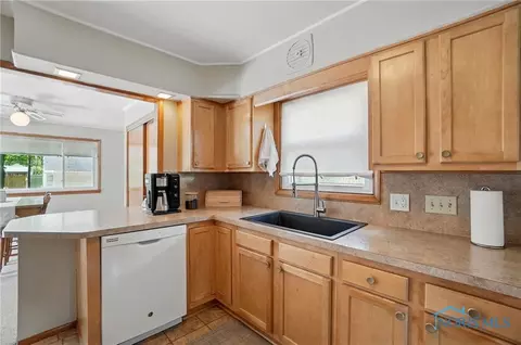 1079 Leith St, Maumee, OH 43537 photo 12