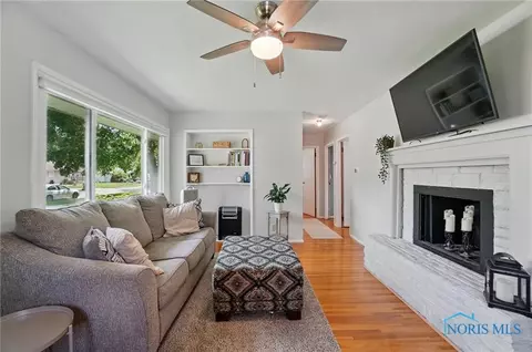 1079 Leith St, Maumee, OH 43537 photo 7