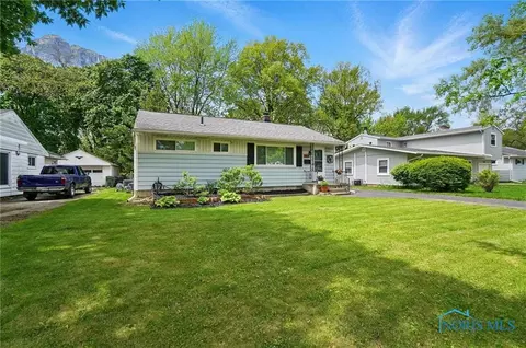 1079 Leith St, Maumee, OH 43537 photo 2