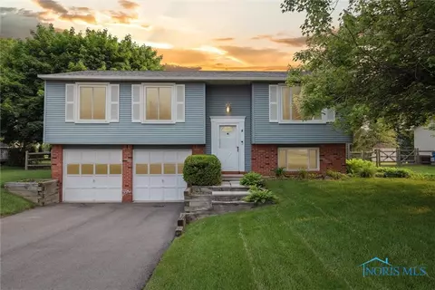 856 Village Pkwy, Waterville, OH 43566