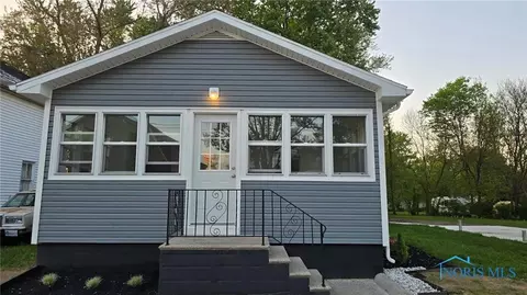 103 E North St, Liberty Center, OH 43532