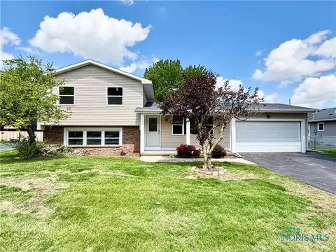 3247 Dogwood Dr, Oregon, OH 43616