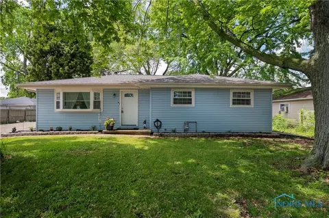 1807 Ambleside Rd, Oregon, OH 43616
