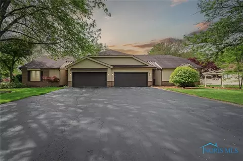 9655 Saint Andrews Rd, Perrysburg, OH 43551