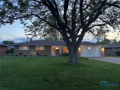 203 Martendale Pl, Walbridge, OH 43465