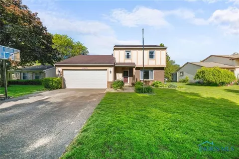 44 E Springwood St, Oregon, OH 43616
