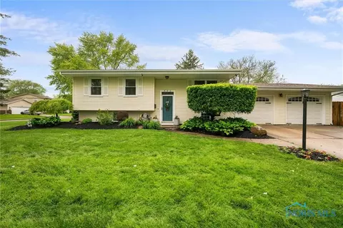 846 Maple Ln, Waterville, OH 43566