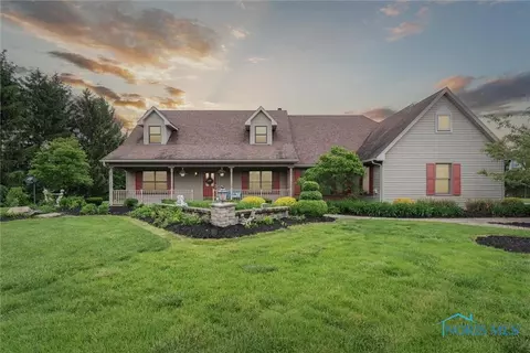 900 Chesterfield Dr, Napoleon, OH 43545