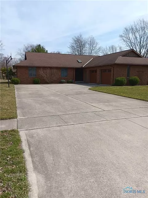 1300 Woodworth Dr, Findlay, OH 45840
