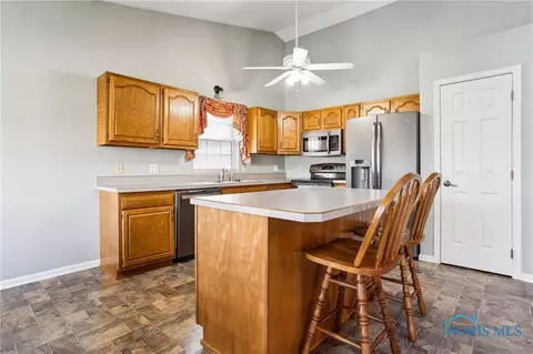 209 E Sawmill Rd, Findlay, OH 45840 photo 9