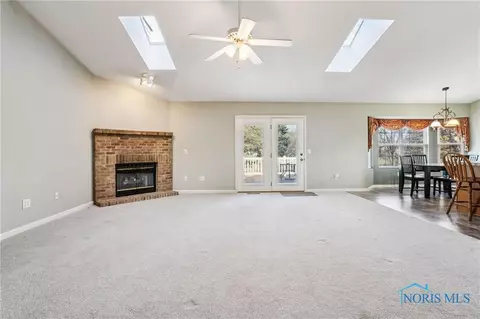 209 E Sawmill Rd, Findlay, OH 45840 photo 4