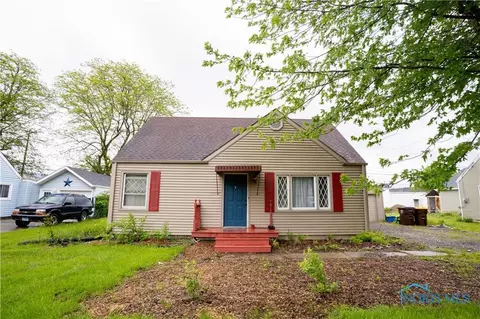 1702 E Hopkins St, Defiance, OH 43512