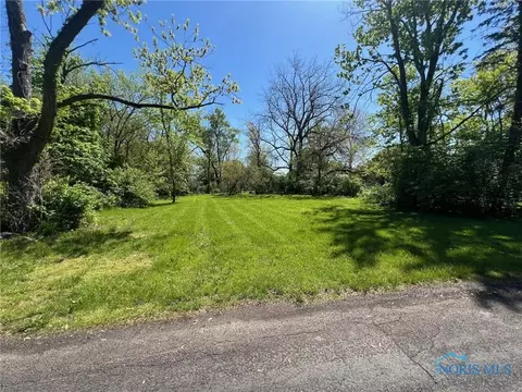 1051 Nela Pkwy, Toledo, OH 43615