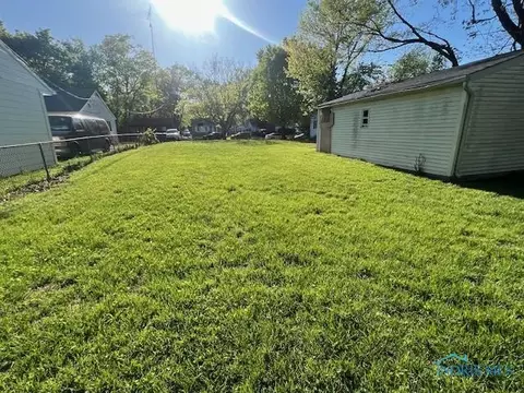 326 Independence Rd, Toledo, OH 43607 photo 3
