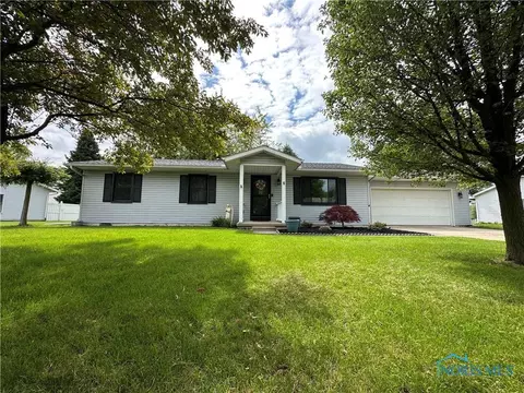 2 Meadow Ln, Delta, OH 43515