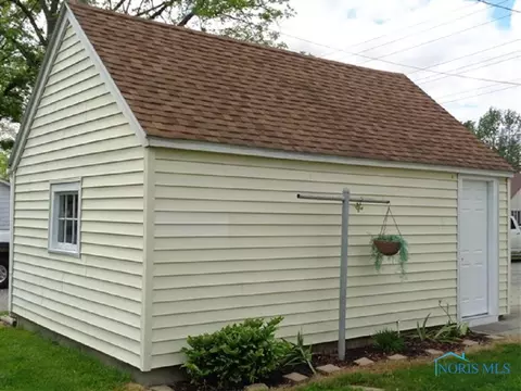 934 E 4th St, Ottawa, OH 45875 photo 2