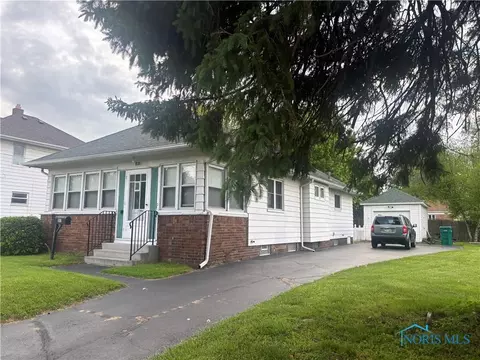 181 Osborne St, Rossford, OH 43460