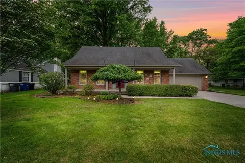 1956 Thornapple Dr, Toledo, OH 43614