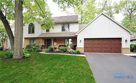 8225 Hidden Forest Dr, Holland, OH 43528