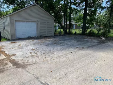 229 W 6th St, Perrysburg, OH 43551