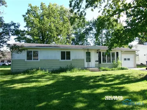 126 E Ottawa St, Oak Harbor, OH 43449