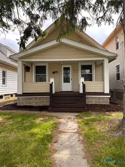 132 Bacon St, Rossford, OH 43460