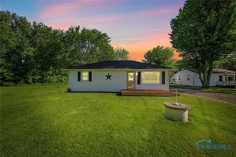 5105 W Fremont Rd, Port Clinton, OH 43452