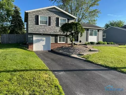 7297 Starcrest Rd, Perrysburg, OH 43551