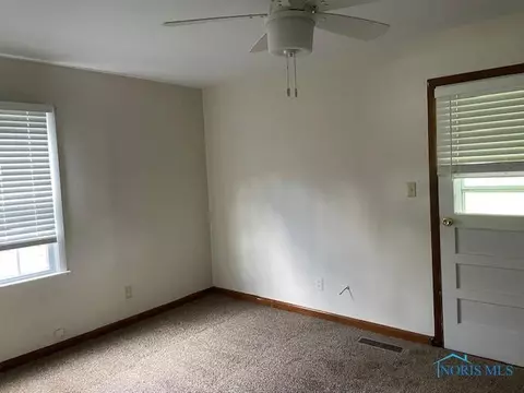 925 S Cherry St, Bryan, OH 43506 photo 8
