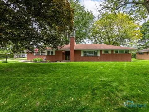 2305 E Country Club Pkwy, Toledo, OH 43614