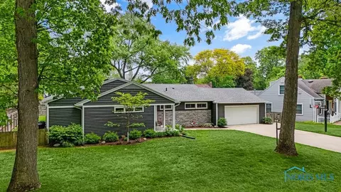 2714 W Rockridge Cir, Toledo, OH 43606