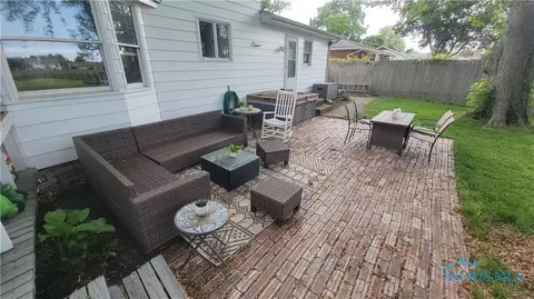 4253 Pickle Rd, Oregon, OH 43616 photo 9
