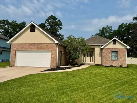304 Sports Ct, Defiance, OH 43512