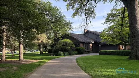 29802 Sussex Rd, Perrysburg, OH 43551