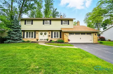 6912 Williamsburg Dr, Sylvania, OH 43560