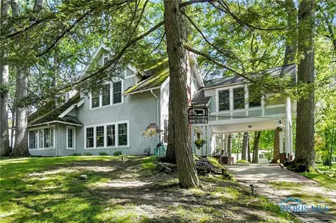 431 Forest Dr, Rossford, OH 43460