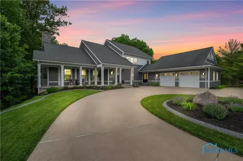1860 Watermill Ln, Perrysburg, OH 43551
