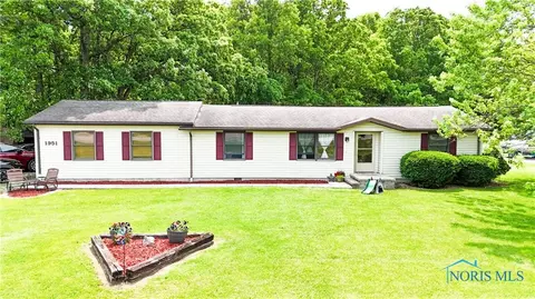 1951 S Clinton St, Defiance, OH 43512