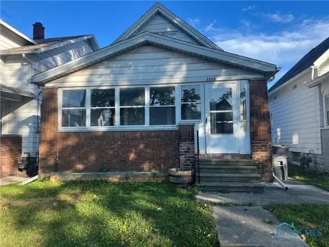 2232 Caledonia St, Toledo, OH 43605