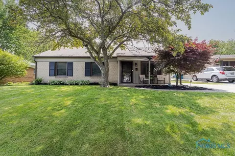 165 Lexington Ave, Waterville, OH 43566